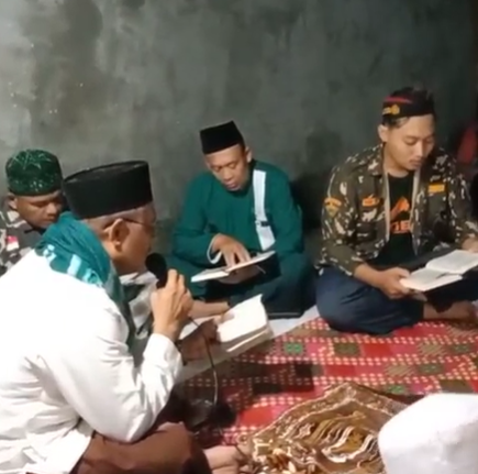 Rutinan yasin dan istighosah lihadorotissyekh Hasyim setiap malam jum'at As'ari di